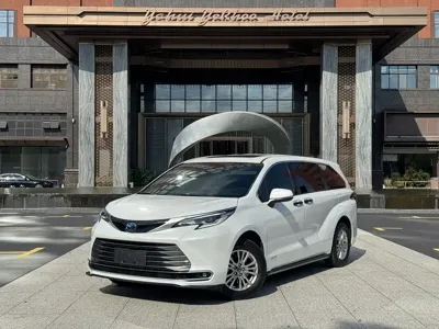 Toyota Sienna · 2022 год