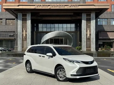 Toyota Sienna 2022, 80000 км, за 27714.15 USD