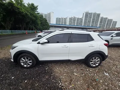 Kia Stonic 2018, 242598 км, за 3708.04 USD