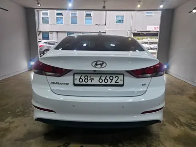 Hyundai Avante 2018, 81146 км, за 6435.67 USD