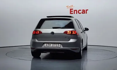Volkswagen Golf 2016, 101178 км, за 5320.54 USD