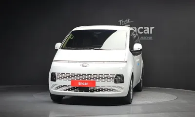 Hyundai Staria 2023, 7532 км, за 20874.36 USD