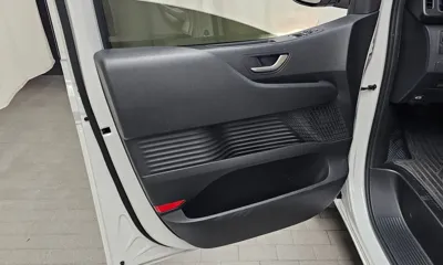 Hyundai Staria 2023, 7532 км, за 20874.36 USD - фото 24