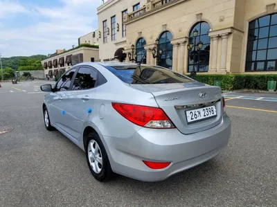 Hyundai Accent 2012, 83000 км, за 2494.42 USD