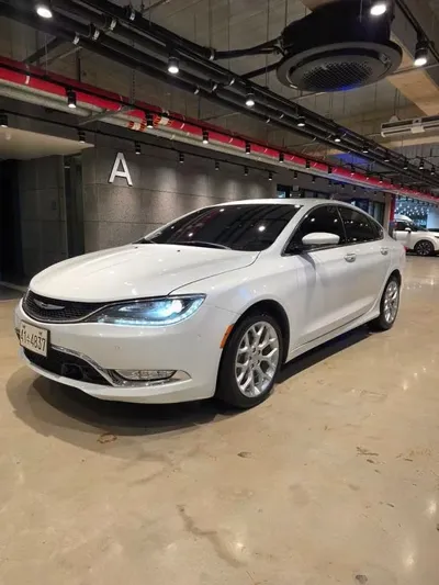 Chrysler 200 2015, 90000 км, за 3303.6 USD
