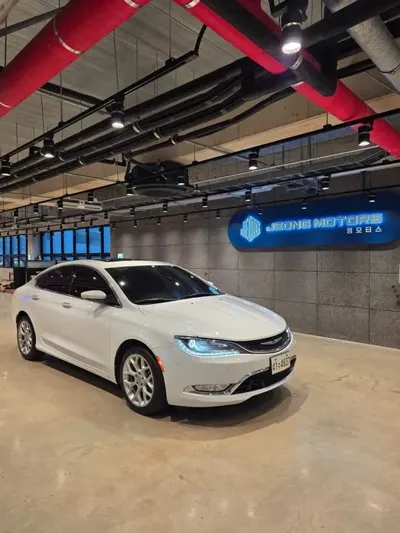 Chrysler 200 2015, 90000 км, за 3303.6 USD