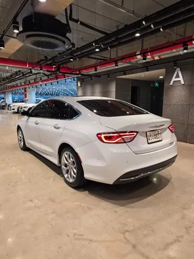 Chrysler 200 2015, 90000 км, за 3303.6 USD