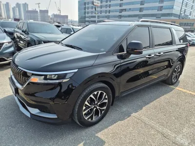 Kia Canival 2023, 47564 км, за 17421.82 USD