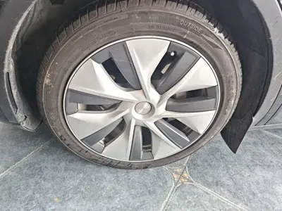 Tesla Model Y 2023, 108200 км, за 22507.85 USD - фото 23