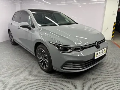 Volkswagen Golf 2023, 10000 км, за 19153.18 USD