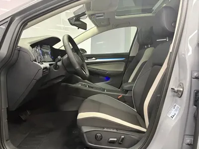 Volkswagen Golf 2023, 10000 км, за 19153.18 USD