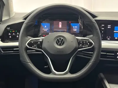 Volkswagen Golf 2023, 10000 км, за 19125.06 USD - фото 7