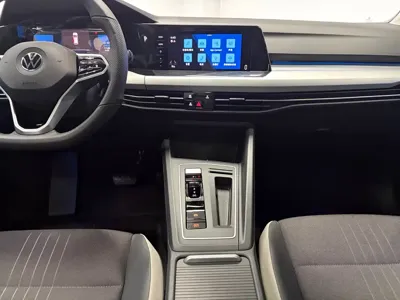 Volkswagen Golf 2023, 10000 км, за 19125.06 USD - фото 9