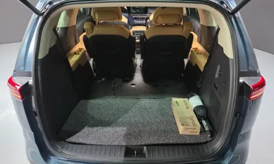 Kia Canival 2023, 56603 км, за 20145.61 USD - фото 35