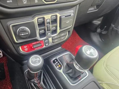 Jeep Wrangler 2023, 51000 км, за 37661.05 USD - фото 9