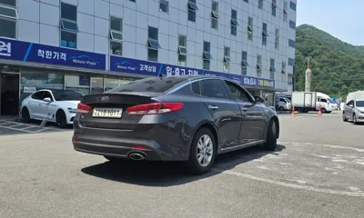 Kia K5 2016, 198428 км, за 3931.99 USD