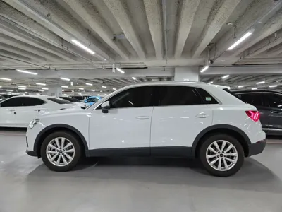 Audi Q3 2025, 6776 км, за 26977.82 USD