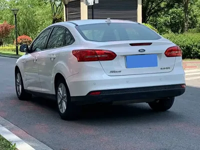 Ford Focus 2016, 91000 км, за 2972.28 USD