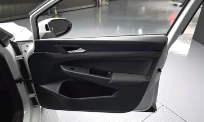Volkswagen Golf 2022, 27747 км, за 19528.55 USD - фото 24