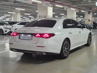 Mercedes-Benz E-Class 2024, 31000 км, за 34752.64 USD
