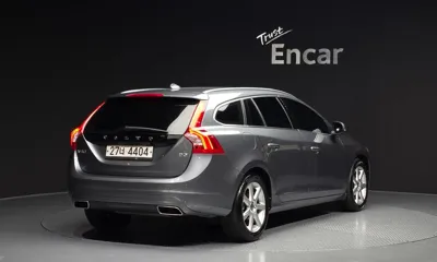Volvo V60 2017, 124437 км, за 5281.6 USD