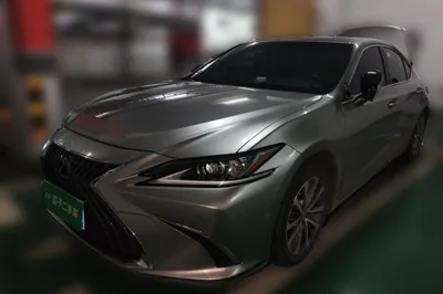 Lexus ES · 2021 год