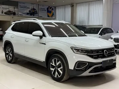 Volkswagen Tayron 2023, 18000 км, за 30050.28 USD