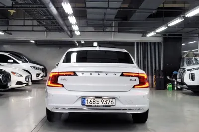 Volvo S90 2022, 58000 км, за 25141.13 USD