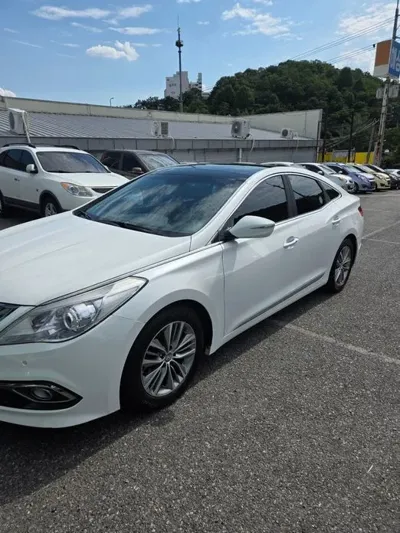 Hyundai Grandeur 2015, 192633 км, за 3807.27 USD