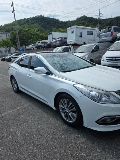 Hyundai Grandeur 2015, 192633 км, за 3807.27 USD