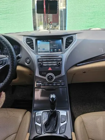 Hyundai Grandeur 2015, 192633 км, за 3807.27 USD