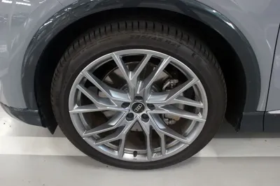 Audi Q4 e-tron 2025, 5600 км, за 66096.03 USD