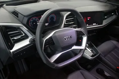 Audi Q4 e-tron 2025, 5600 км, за 66096.03 USD - фото 12