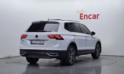 Volkswagen Tiguan 2023, 60414 км, за 17517.2 USD
