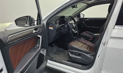 Volkswagen Tiguan 2023, 60414 км, за 17517.2 USD - фото 10