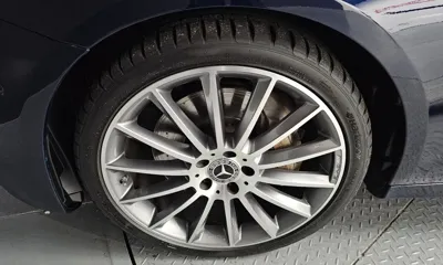 Mercedes-Benz E-Class 2021, 42598 км, за 27898.12 USD