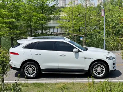 Jaguar F-Pace 2018, 60000 км, за 15230.21 USD