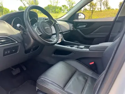 Jaguar F-Pace 2018, 60000 км, за 15269.27 USD - фото 8