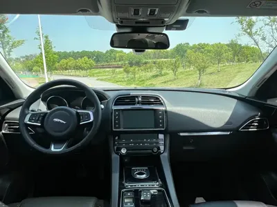 Jaguar F-Pace 2018, 60000 км, за 15269.27 USD - фото 12
