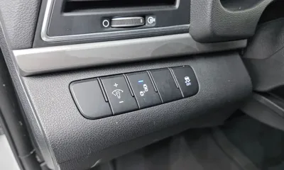 Hyundai Avante 2018, 105484 км, за 5901.27 USD - фото 13