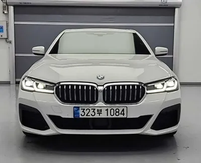 BMW 5-Series 2022, 82910 км, за 29210.98 USD