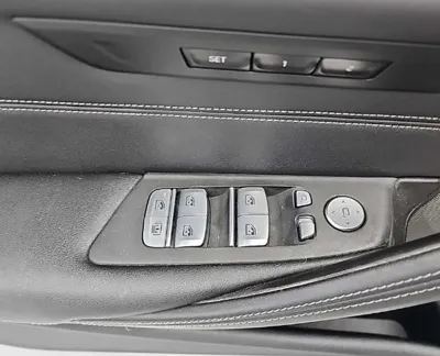 BMW 5-Series 2022, 82910 км, за 28948.76 USD - фото 17