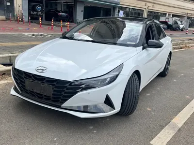 Hyundai Elantra · 2022 год