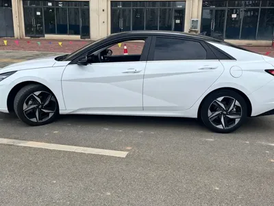 Hyundai Elantra 2022, 40000 км, за 8233.8 USD