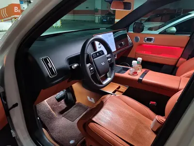 Li Auto Li L6 2025, 10000 км, за 28692.79 USD