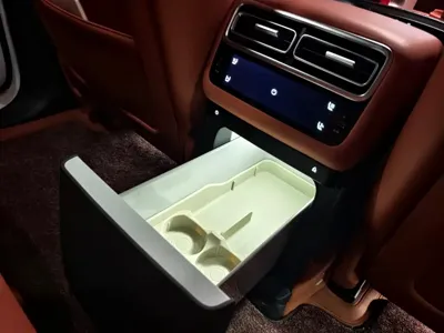 Li Auto Li L6 2025, 10000 км, за 28692.79 USD