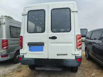 IVECO Baodi 2015, 140000 км, за 3501.99 USD