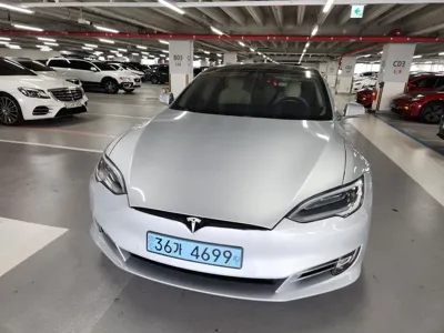 Tesla Model S · 2017 год