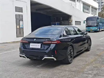 BMW 5 Series 2025, 5000 км, за 49477.62 USD