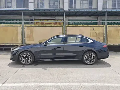BMW 5 Series 2025, 5000 км, за 49477.62 USD
